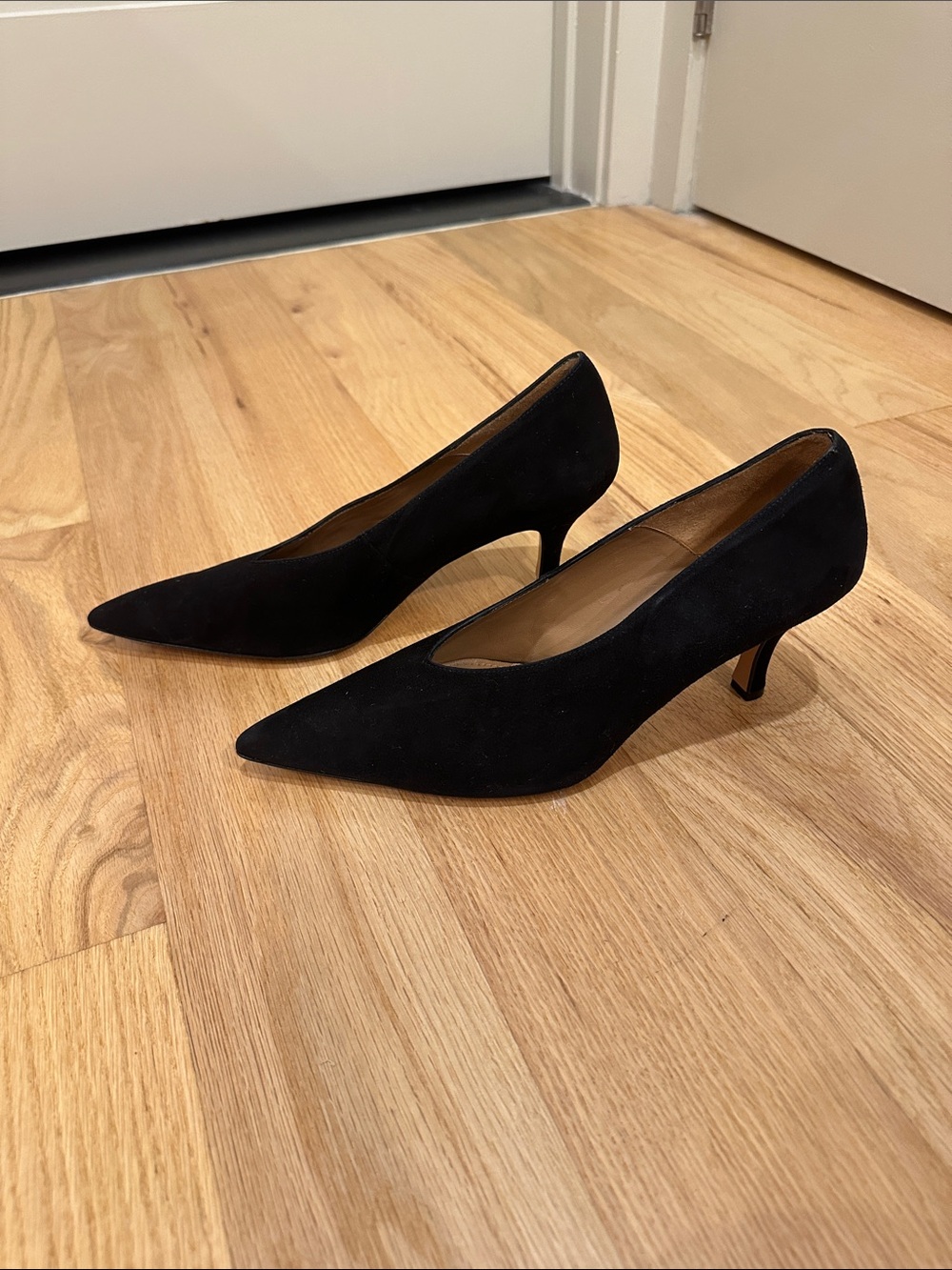 Flattered Black Pointed-Toe Kitten Heel Pumps